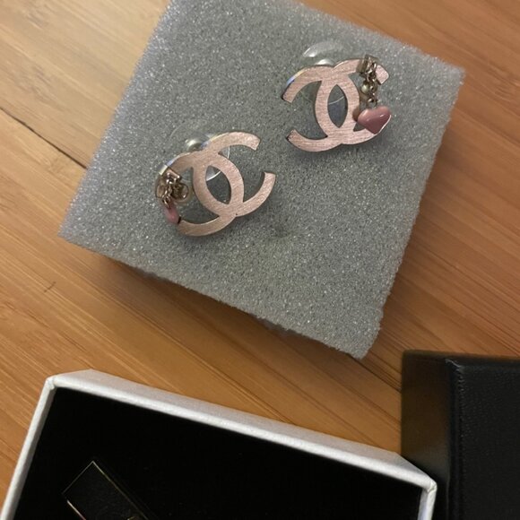 Authentic CHANEL SILVER COLOR STAINELESS PINK HEART EARRINGS - Picture 2 of 5